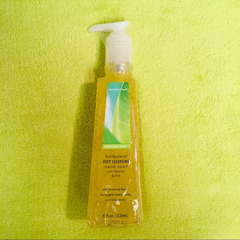 Bath & Body Works Rain Kissed Leaves 8oz Hand soap